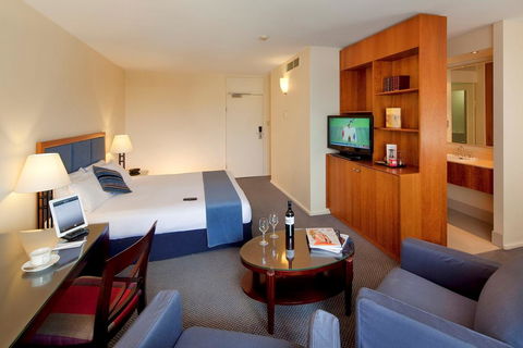 Seasons Of Perth - Stayed 25