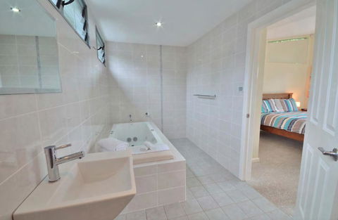 Crescent Head Spa Villa - Stays Accommodation 14
