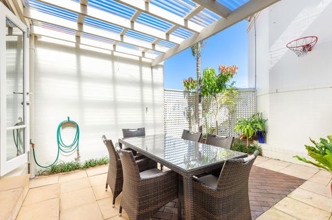 Kensington Self-Contained Modern House (89BROM) - Stayed 9