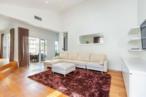 Kensington Self-Contained Modern House (89BROM) - Stayed 16