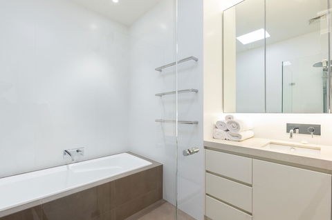 Kensington Self-Contained Modern House (89BROM) - Stayed 7