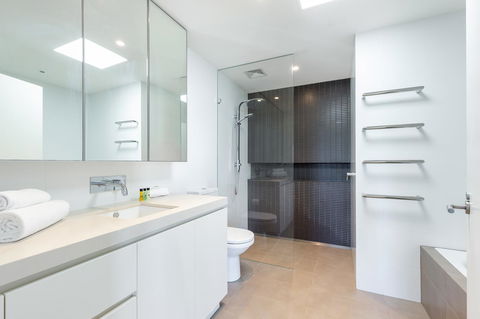 Kensington Self-Contained Modern House (89BROM) - Stayed 10