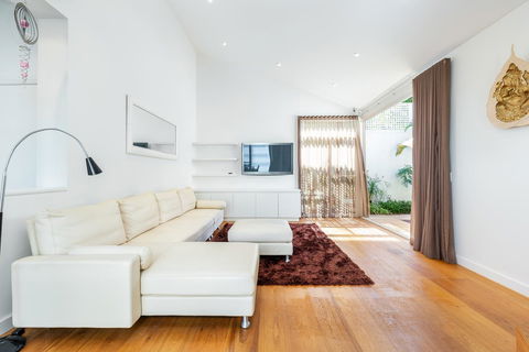 Kensington Self-Contained Modern House (89BROM) - Stayed 15