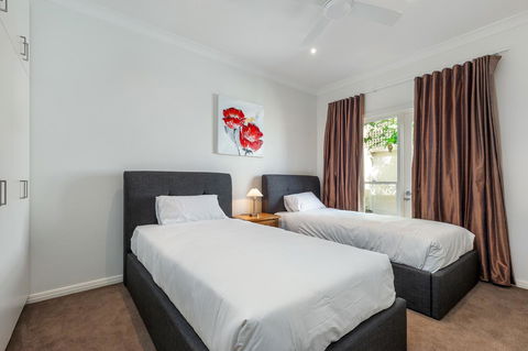 Kensington Self-Contained Modern House (89BROM) - Stayed 12