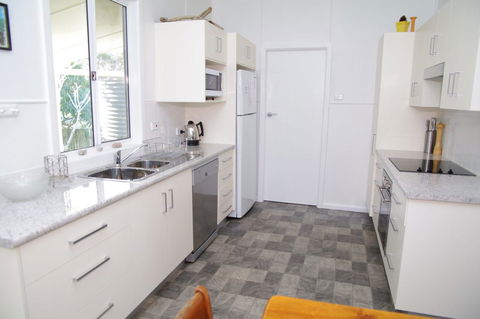 Fleur Cottage, 7 Willow Street - Stays Accommodation 2