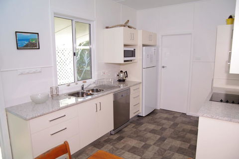 Fleur Cottage, 7 Willow Street - Stays Accommodation 7