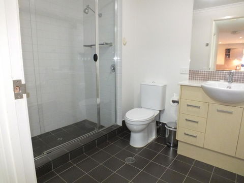 Pacific Marina Apartments - Stayed 12