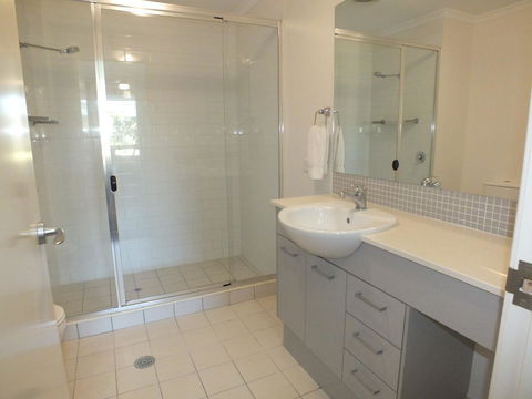 Pacific Marina Apartments - Stayed 28