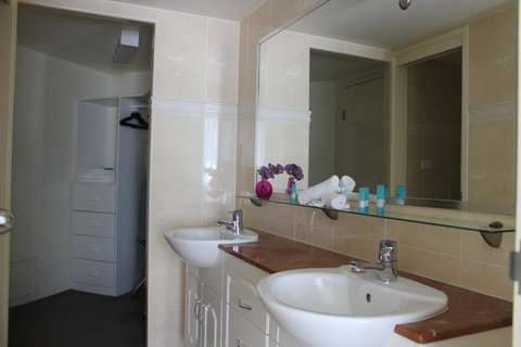 The Boathouse Resort Luxury Apartments - Stayed 7