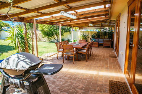 Sunbaker Pet Friendly Awards Finalist 4 Mins Walk To Culburra Beach - Stays Accommodation 0