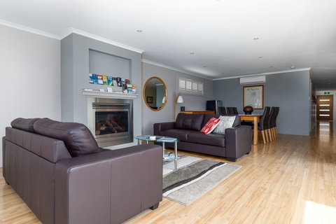 The Edgewater On Greville - Stays Accommodation 12