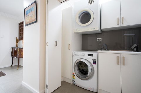 Armidale Cottage - House 2 - Stays Accommodation 14