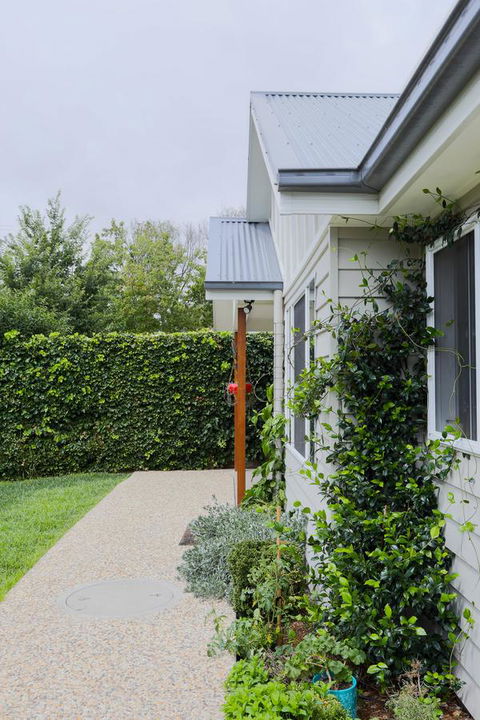 Armidale Cottage - House 2 - Stays Accommodation 3
