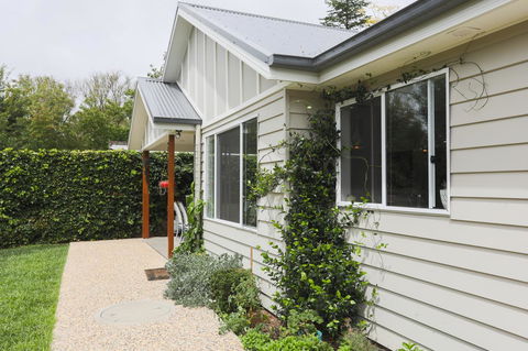 Armidale Cottage - House 2 - Stays Accommodation 2