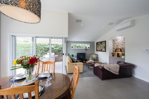 Armidale Cottage - House 2 - Stays Accommodation 20