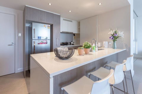Two Bedders Apartment With Stunning Water View - Stayed 16