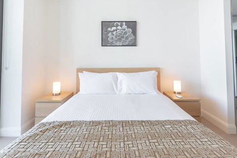 Two Bedders Apartment With Stunning Water View - Stayed 3