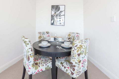 Two Bedders Apartment With Stunning Water View - Stayed 17