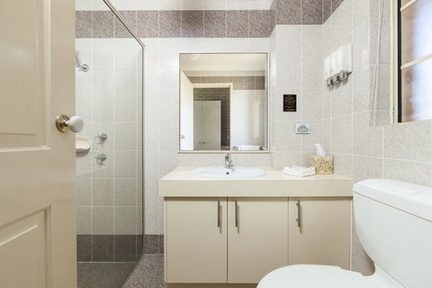 Grand Manor Motor Inn - Stays Accommodation 9