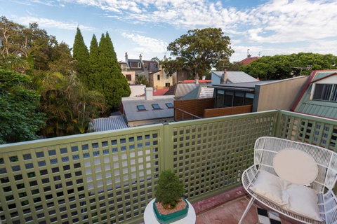 Nobbs Â· Executive 2 Storey Sydney Apartment With Pool - Stayed 16