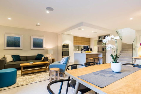 Nobbs Â· Executive 2 Storey Sydney Apartment With Pool - Stayed 1