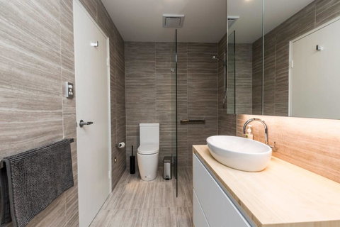 Nobbs Â· Executive 2 Storey Sydney Apartment With Pool - Stayed 9