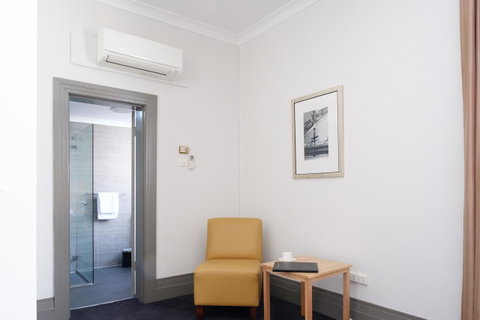 Royal Exhibition Hotel - Stayed 21