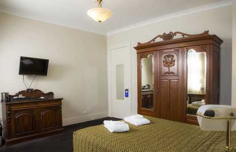 Royal Exhibition Hotel - Stayed 32