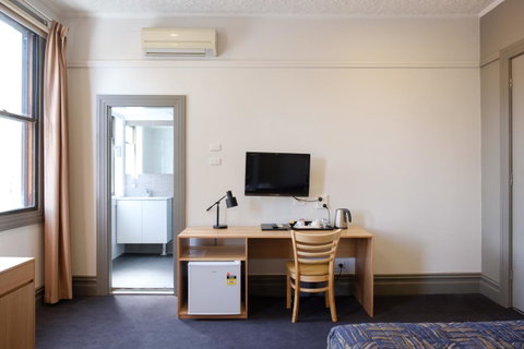 Royal Exhibition Hotel - Stayed 11
