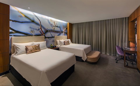 The Darling At The Star - Stayed 44