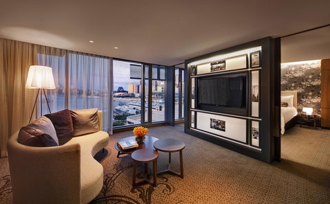 The Darling At The Star - Stayed 32