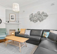 Seaspray - Manly beach apartment close to the sand - Stays Accommodation