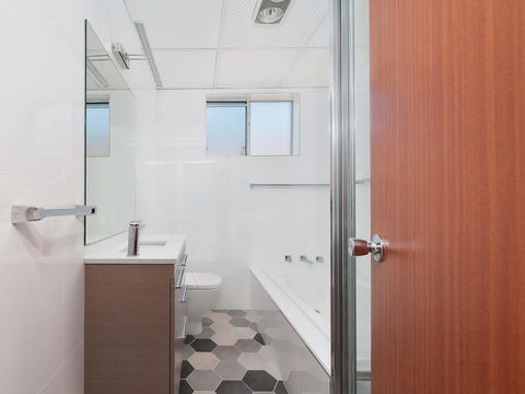 Victoria Parade, Kiah, Unit 10, 53 - Stayed 11