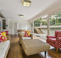 Summery spacious 4 bed home in Kurraba Point - Stays Accommodation