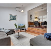 Spacious cottage with views 10 mins from the city - Stayed