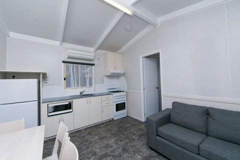 Crestview Tourist Park - Stays Accommodation 13