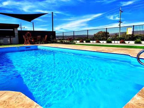 Crestview Tourist Park - Stays Accommodation 24