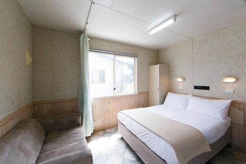 Crestview Tourist Park - Stays Accommodation 15