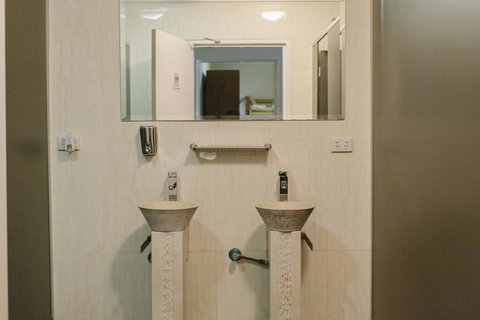 Mad Monkey Broadway - Stays Accommodation 31