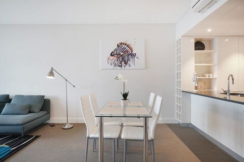 Cozy Apartment With Water View Plus Winter Garden - Stayed 10