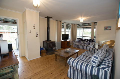 Bush & Bay Cottage - Stayed 7