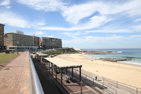 Arena Luxury Beachfront Apartment - Stayed 32