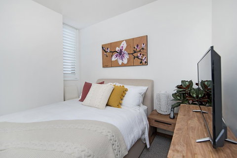 Arena Luxury Beachfront Apartment - Stayed 24