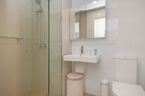 Arena Luxury Beachfront Apartment - Stayed 42