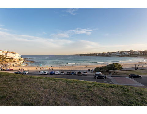 Ocean Views And Sea Breezes Over Bondi Beach - Stayed 2