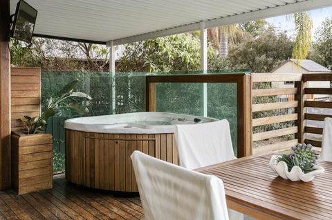 The Spa Cottage With HotTub, Netflix & Stan - Stayed 24