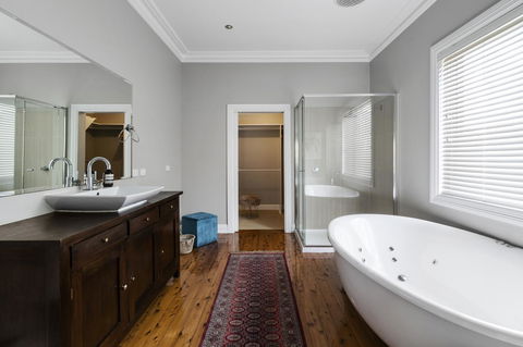 The Spa Cottage With HotTub, Netflix & Stan - Stayed 12