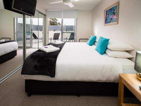 Hamilton Executive Apartments - Stays Accommodation 32