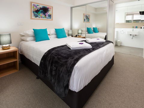 Hamilton Executive Apartments - Stays Accommodation 13