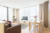 Sydney CBD Modern 2 bedroom Apartment  Free Car Parking